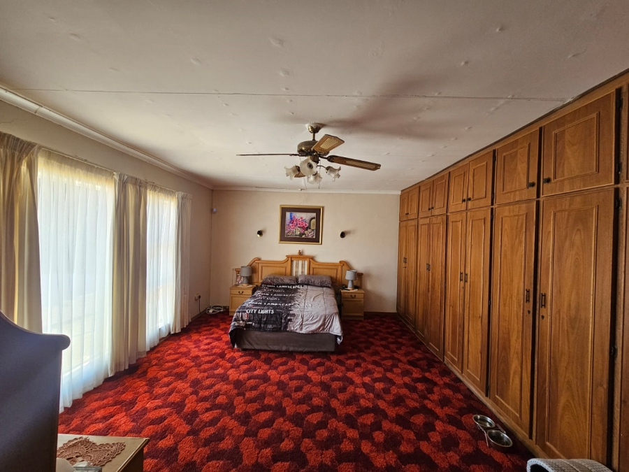 5 Bedroom Property for Sale in Riebeeckstad Free State